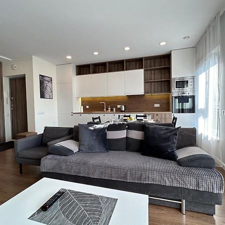 Your Home - Spacious Apartment In City Center, With Balcony & Self Check-In Vilnius Ngoại thất bức ảnh