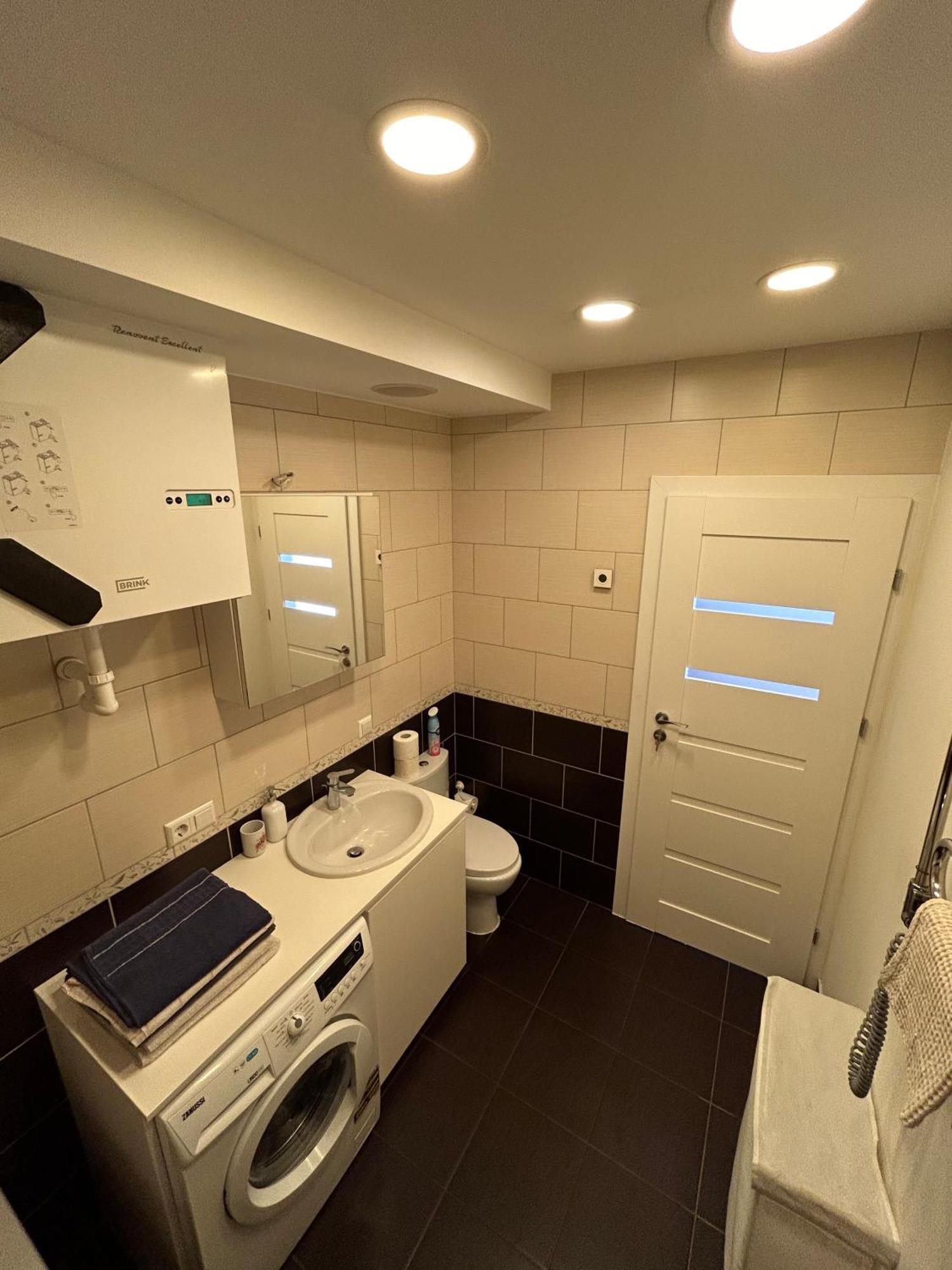 Your Home - Spacious Apartment In City Center, With Balcony & Self Check-In Vilnius Ngoại thất bức ảnh