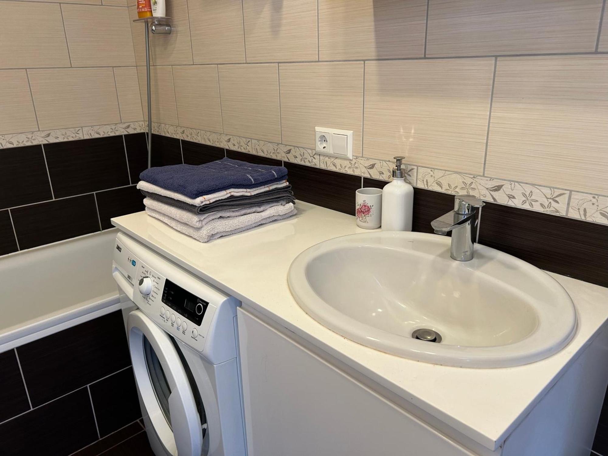 Your Home - Spacious Apartment In City Center, With Balcony & Self Check-In Vilnius Ngoại thất bức ảnh