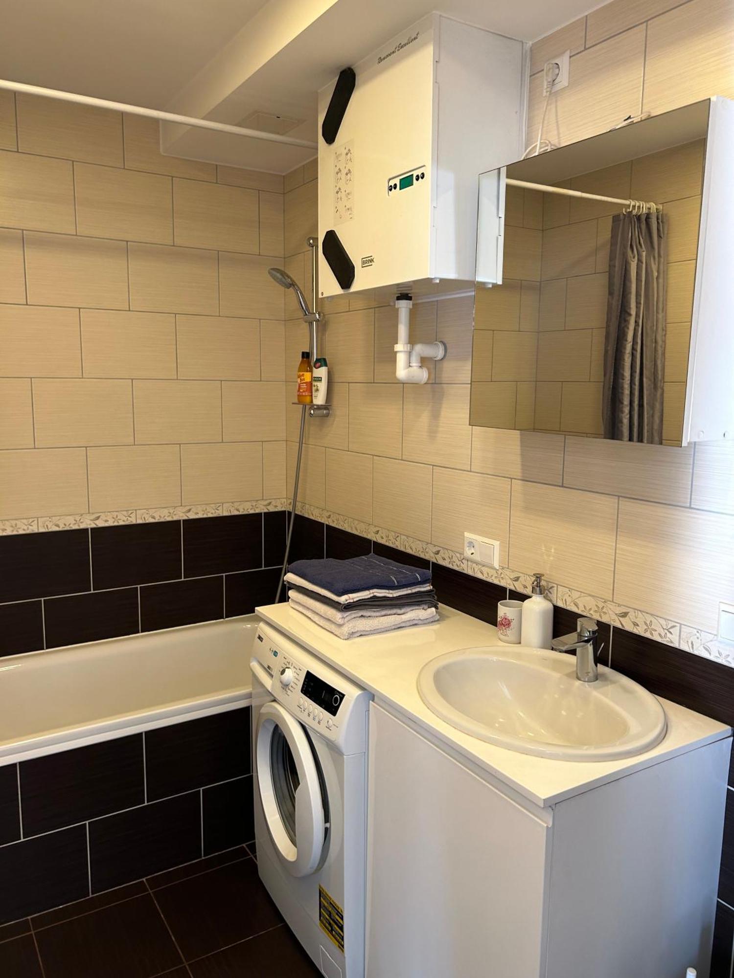 Your Home - Spacious Apartment In City Center, With Balcony & Self Check-In Vilnius Ngoại thất bức ảnh